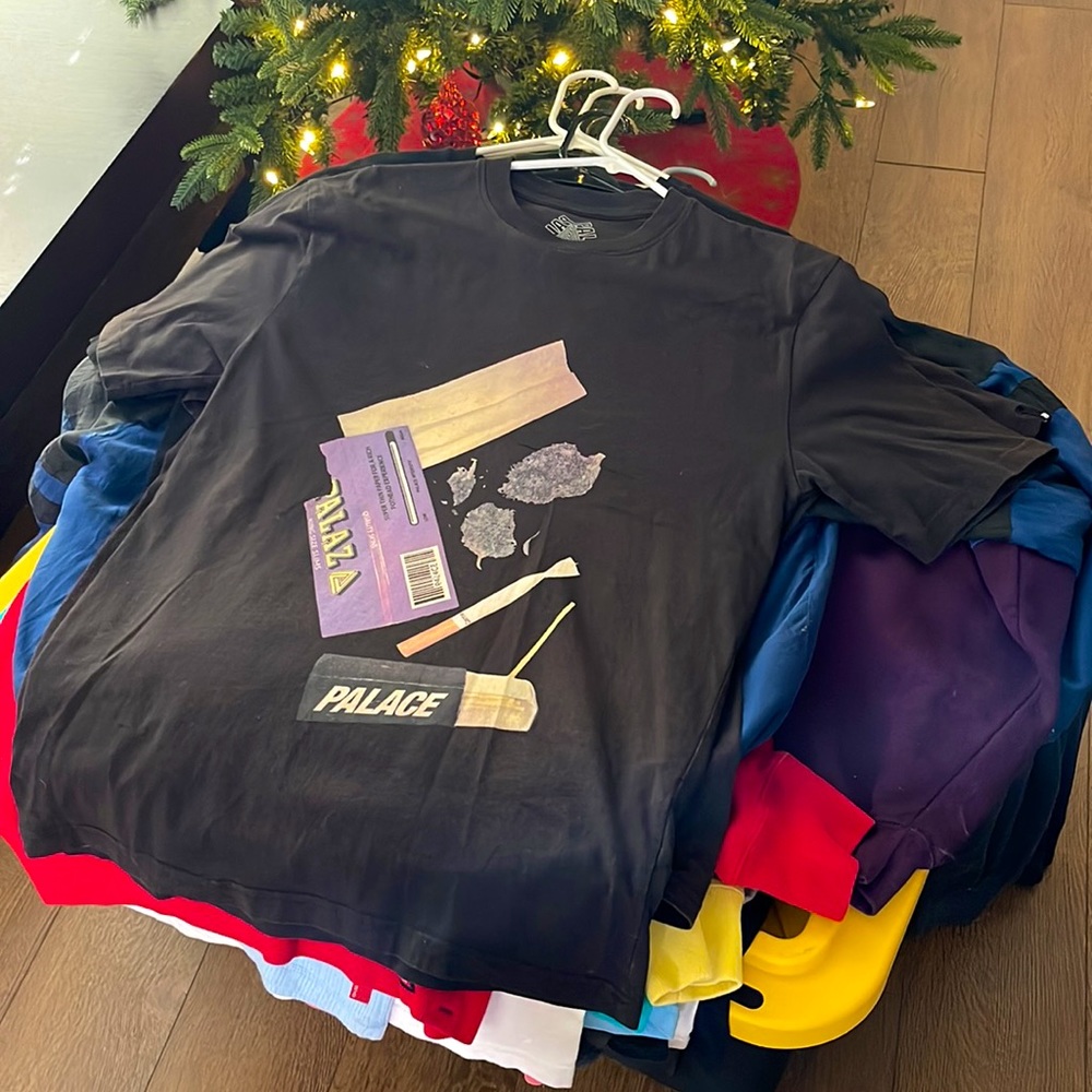 Palace rolling papers shirt💨